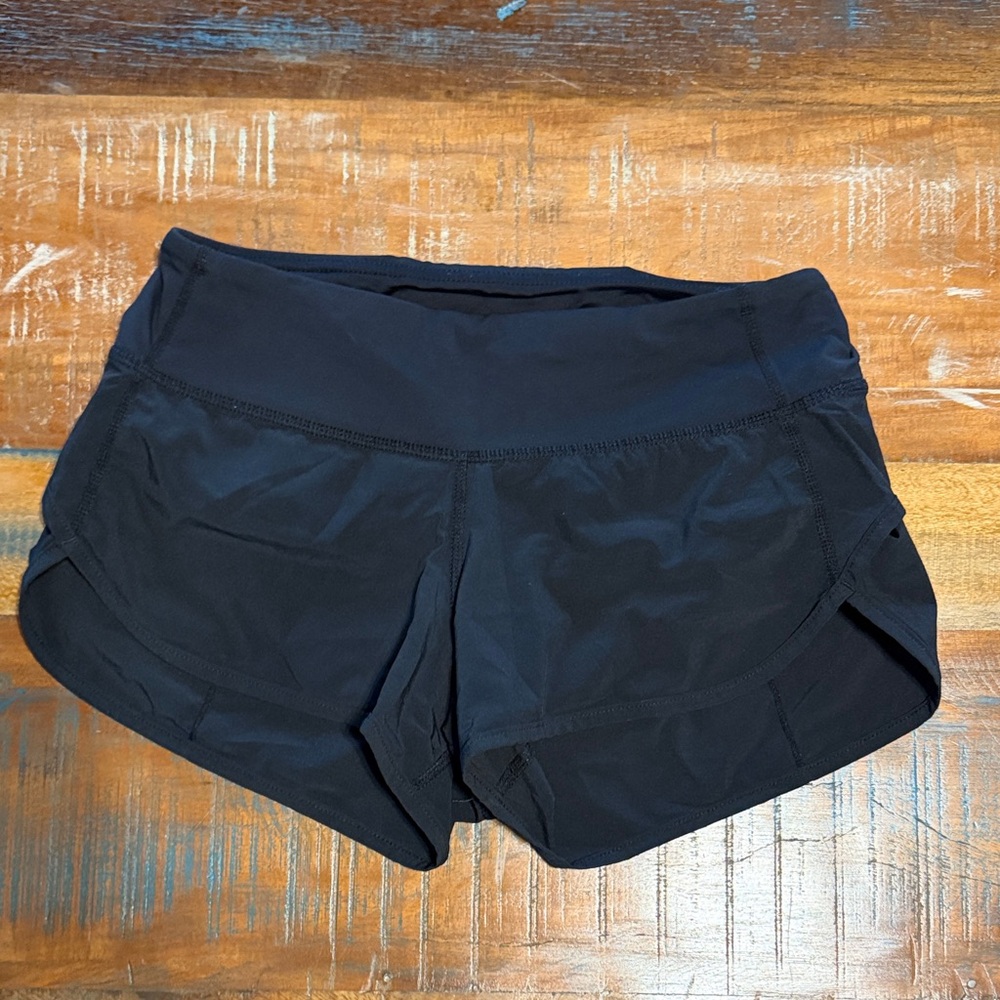 Lululemon Women's Black Athletic Shorts (size:2)